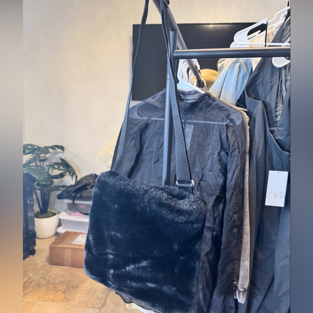 Elegant Black Faux Fur Shoulder Bag